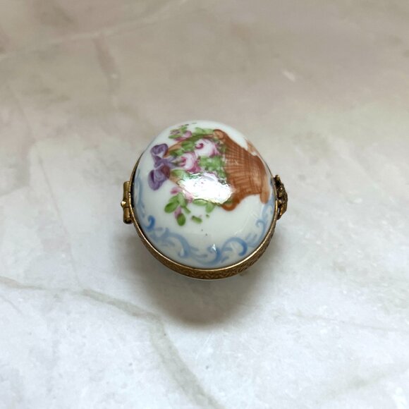 Hand-Painted Limoges Porcelain Box: French Floral Basket Trinket, Artist Signed - Picture 6 of 8